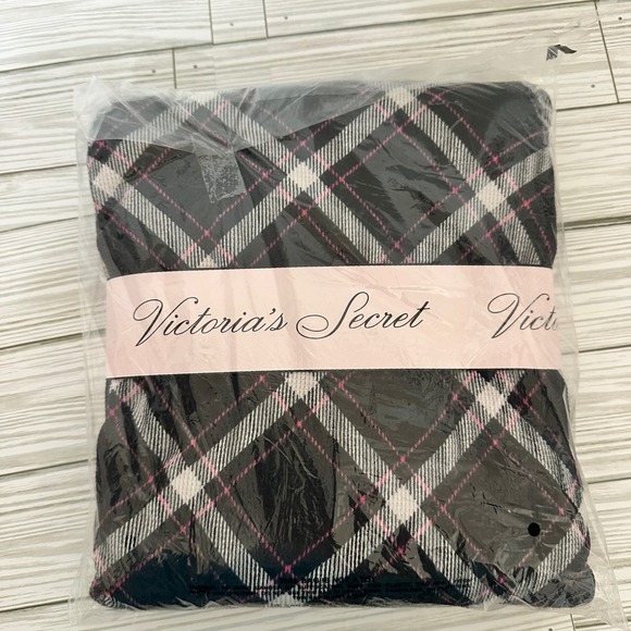 Victoria's Secret Thermal Pajama Set XL Plaid Long Sleeve NWT - Picture 6 of 11
